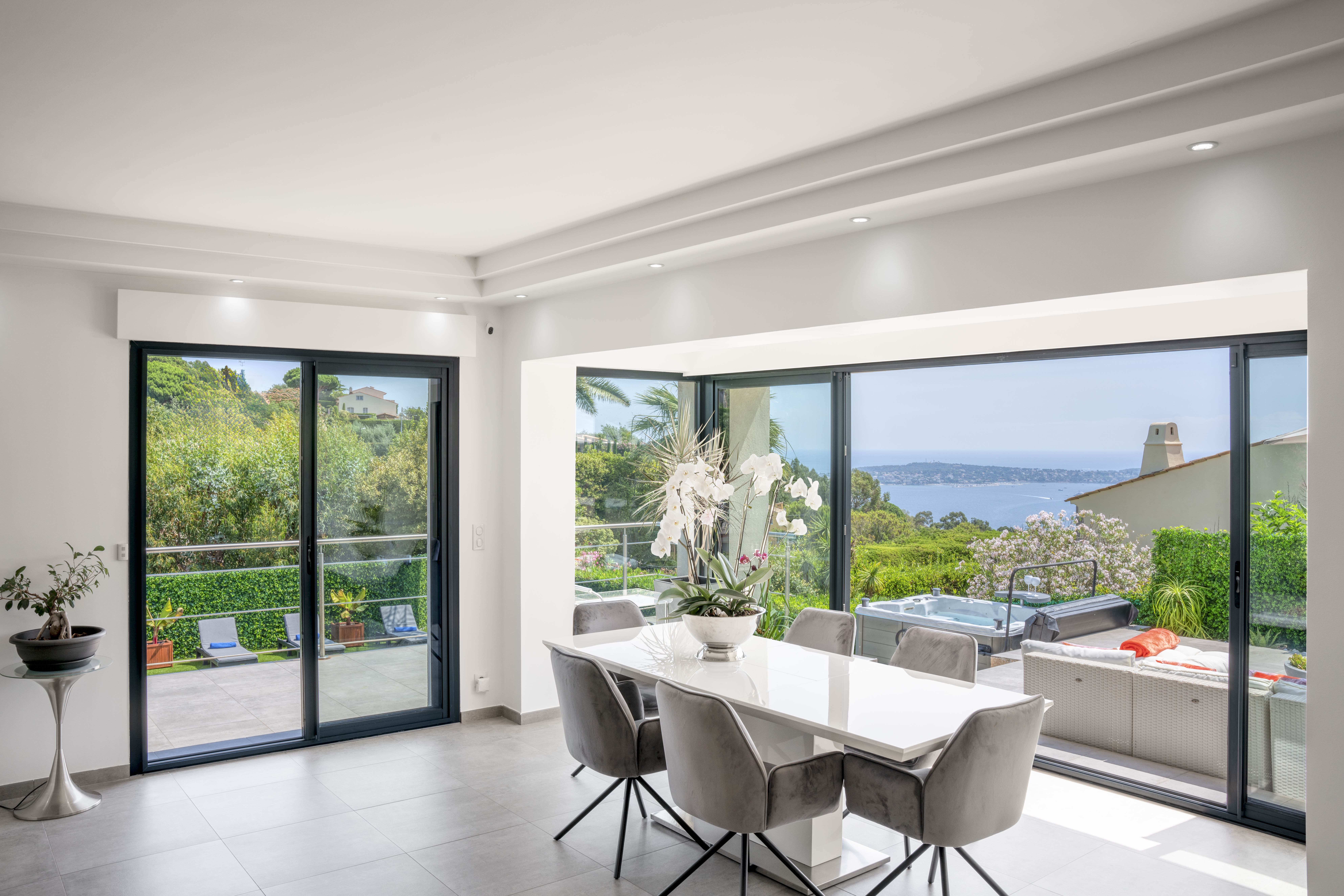 Salle à manger villa vue mer à vendre Cannes