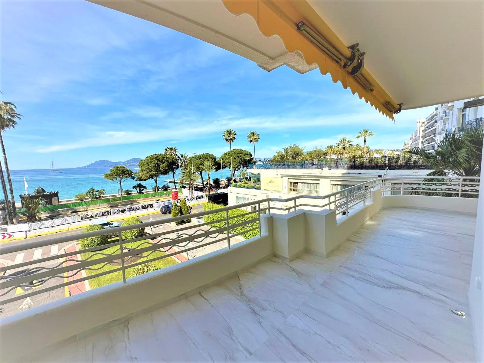 Terrasse appartement vue mer à vendre Cannes
