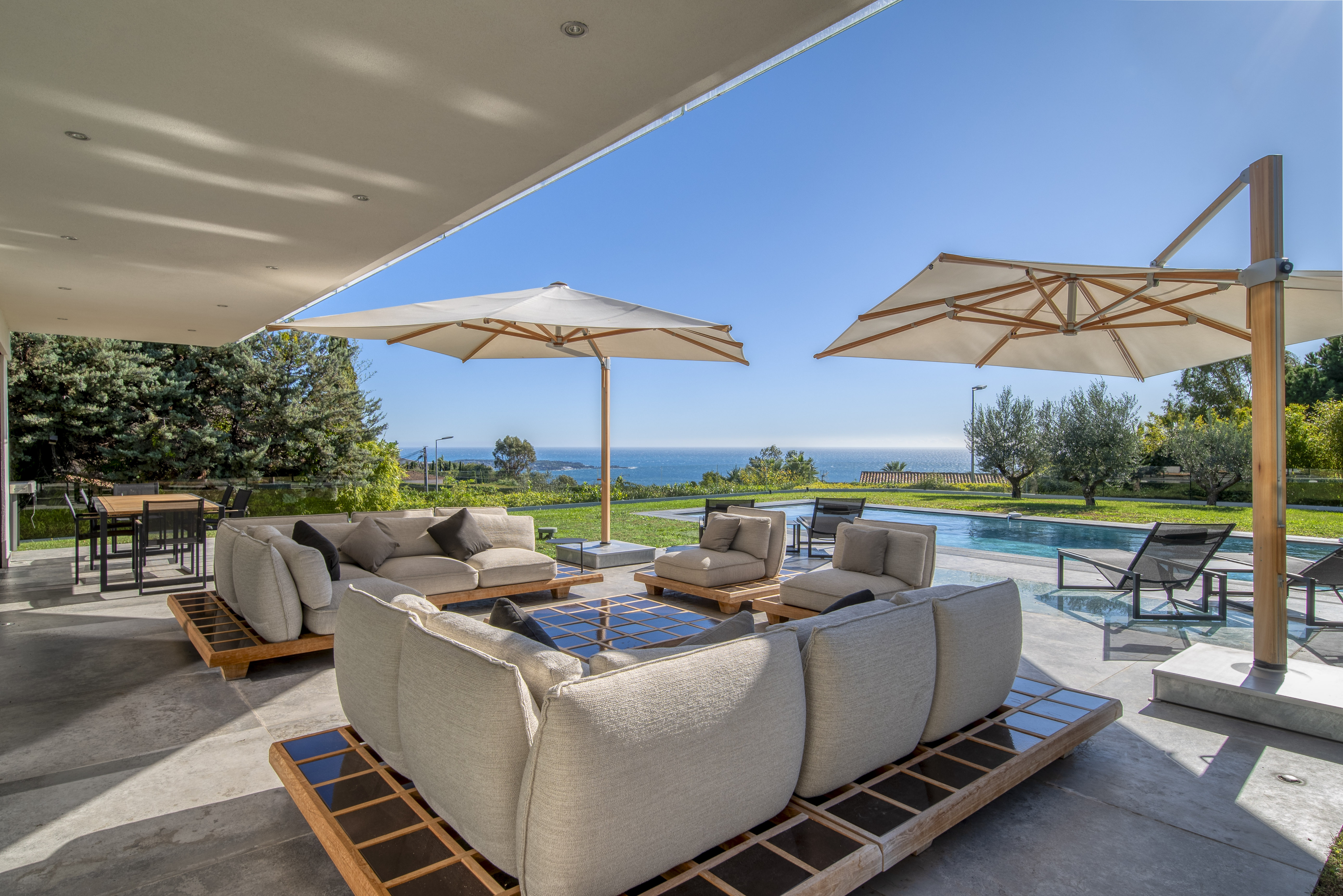 Villa contemporaine vue mer à louer Cannes