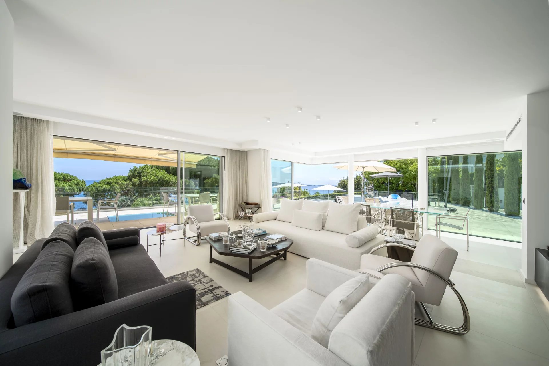 Salon villa contemporaine vue mer Cannes