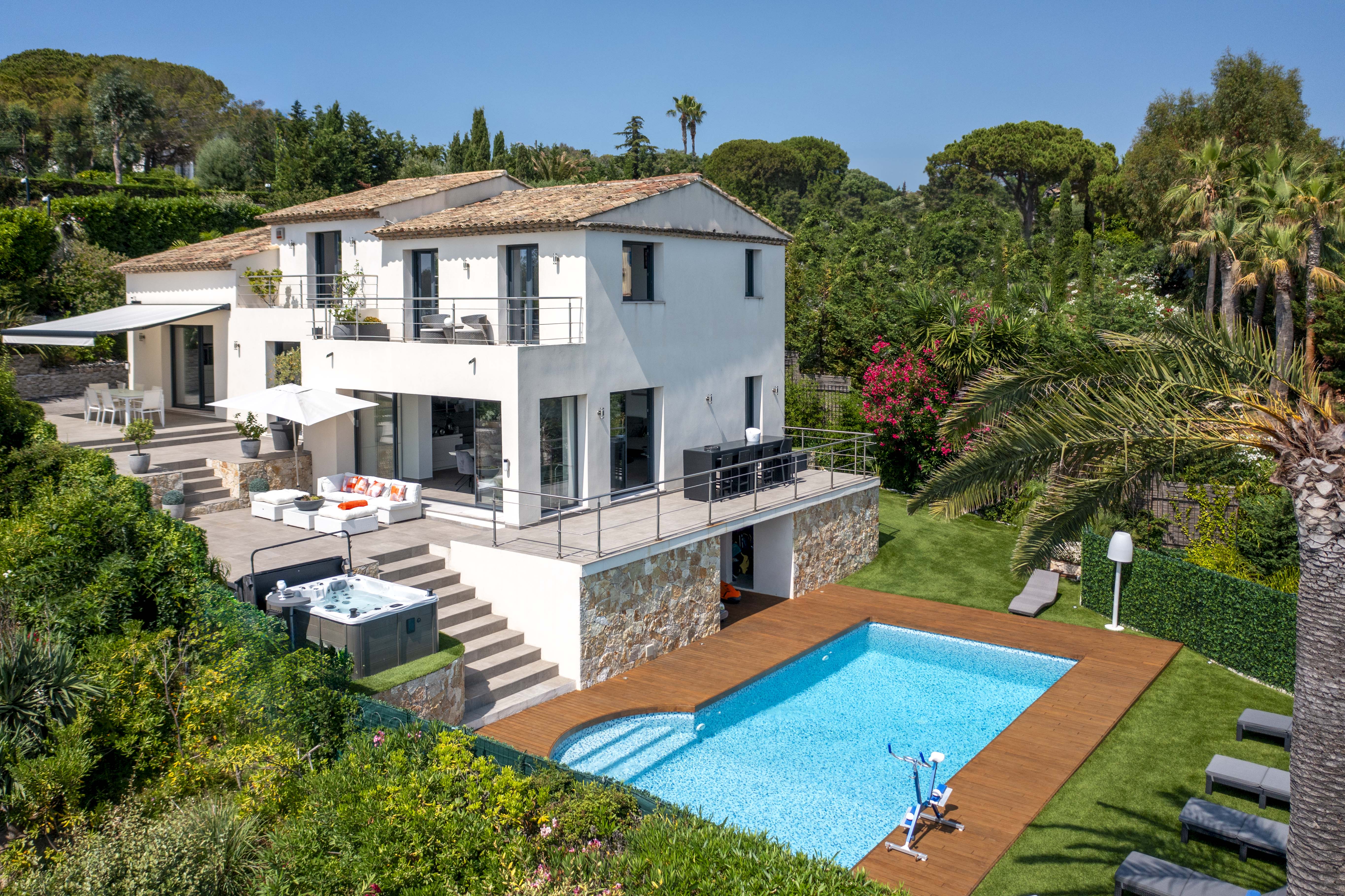 Villa moderne à vendre Hauteurs de Cannes