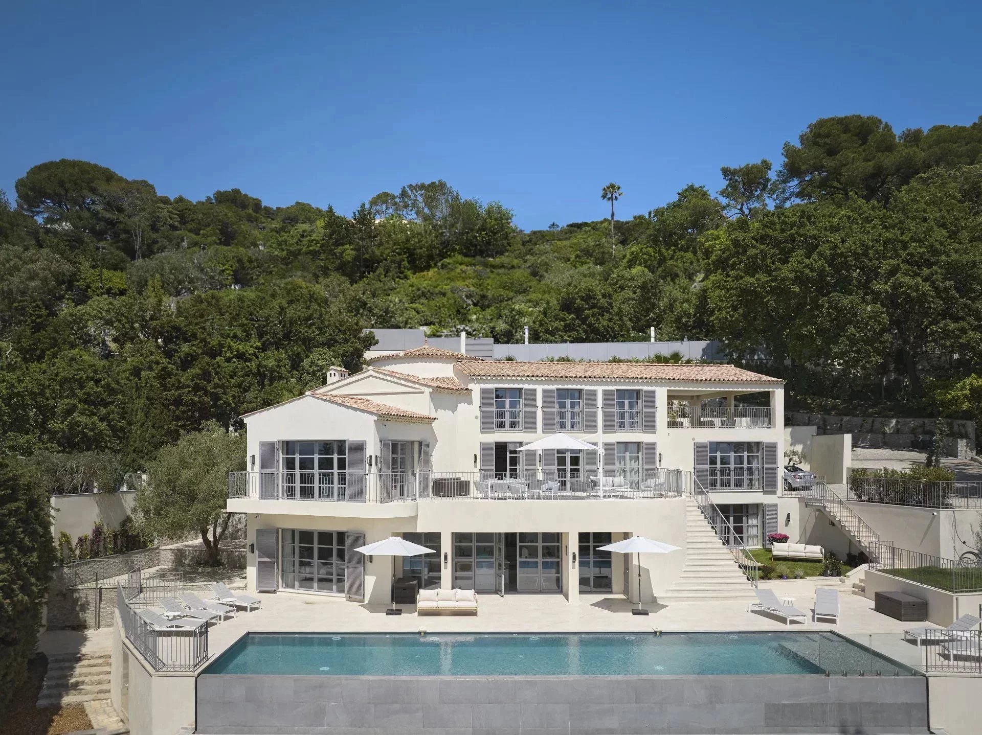 Villa de prestige vue mer à vendre Cannes