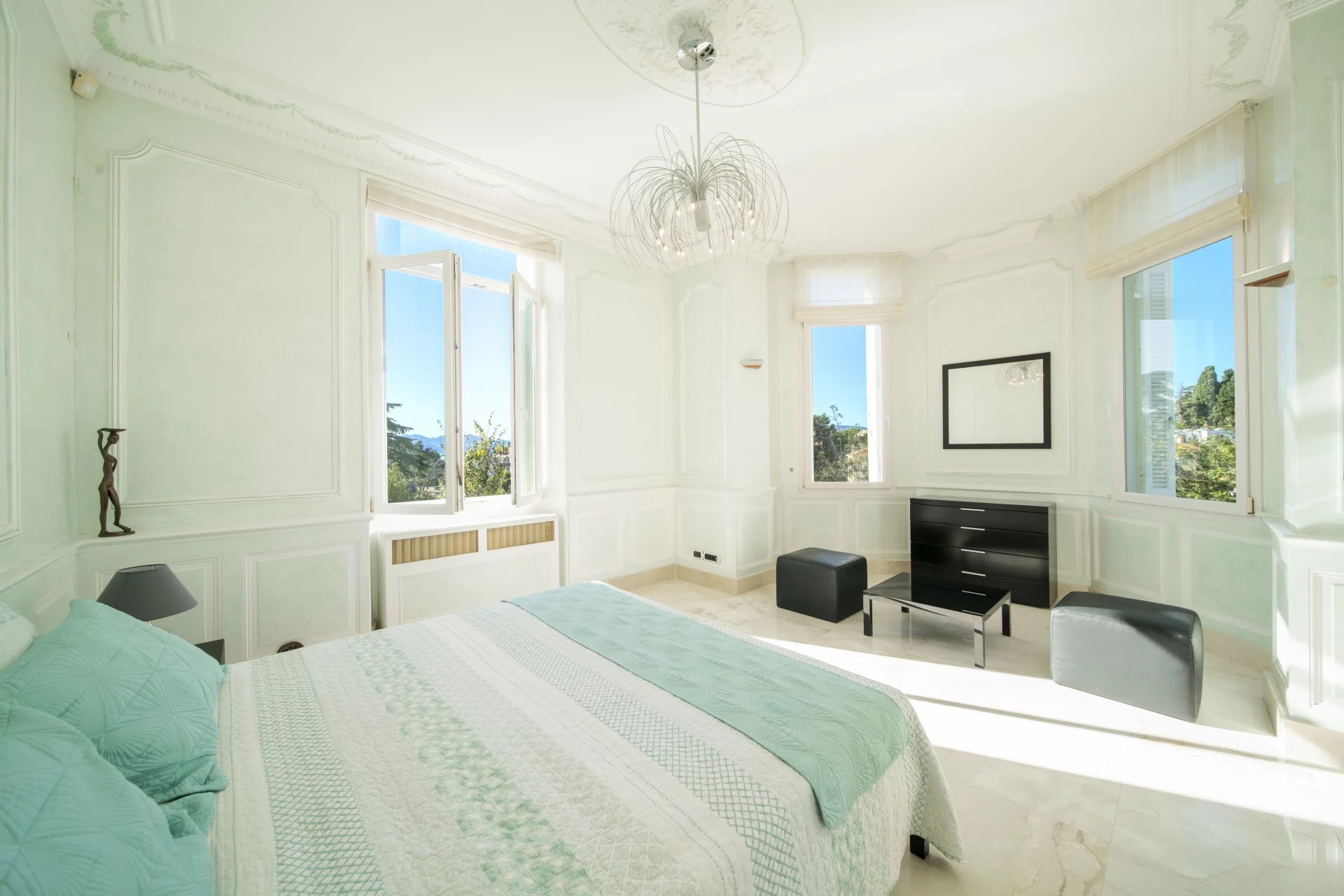 Chambre villa vue mer Cannes