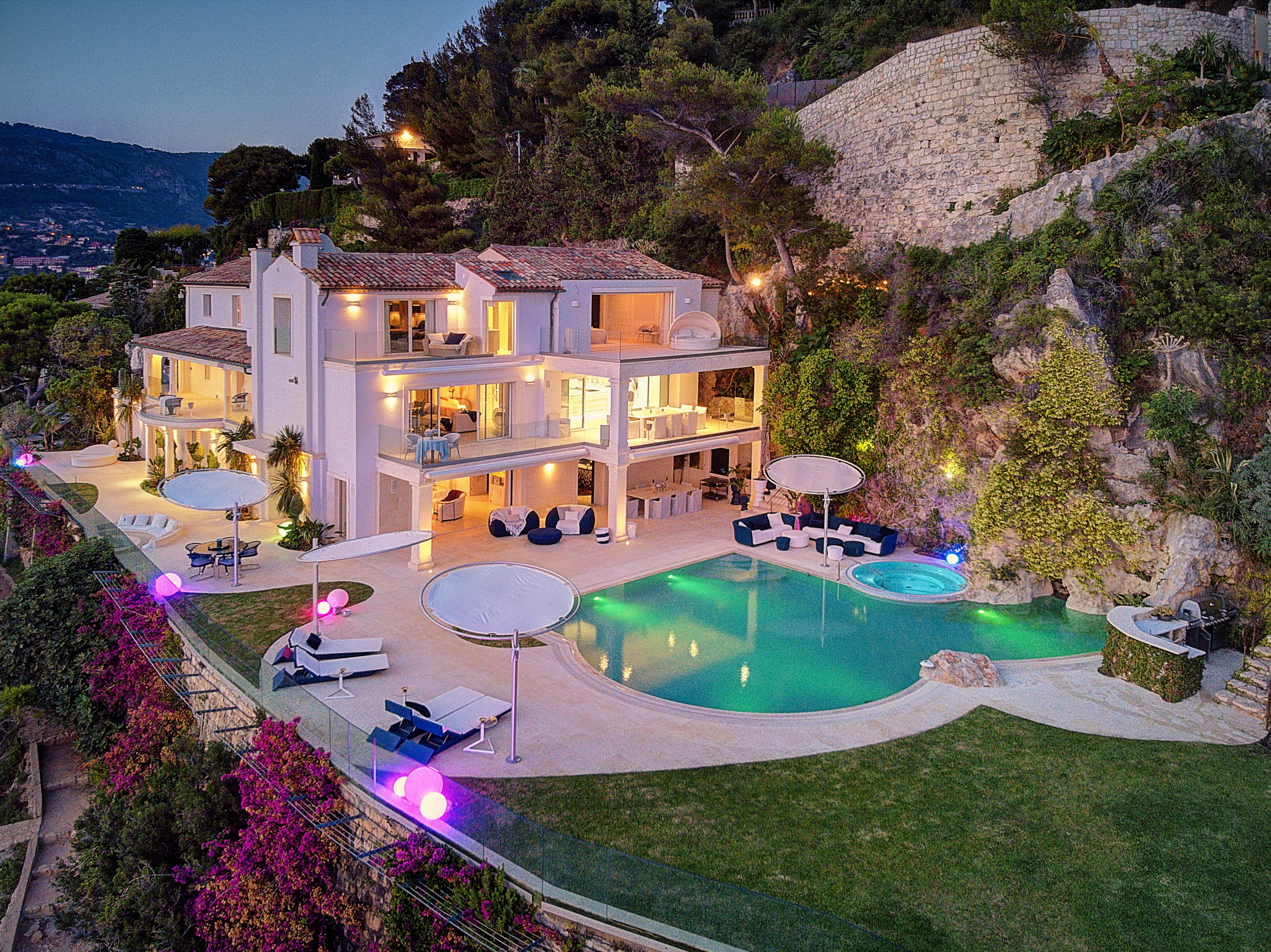 Propriété pieds dans l'eau à louer Saint Jean Cap Ferrat