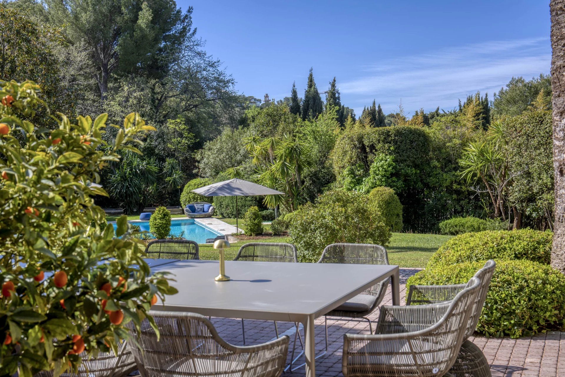 Terrace villa to rent Cannes