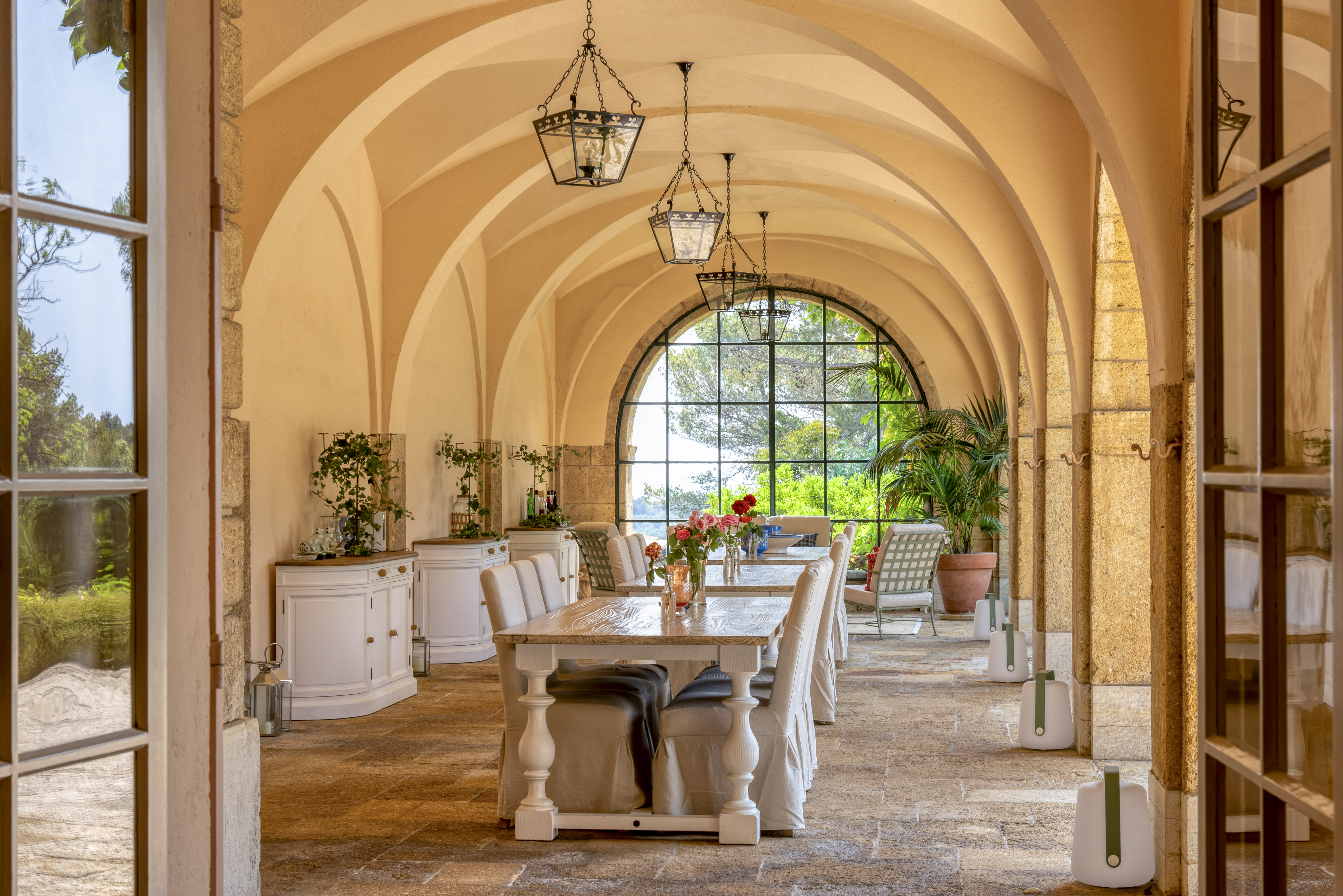 Château historique piscine tennis privés Valbonne