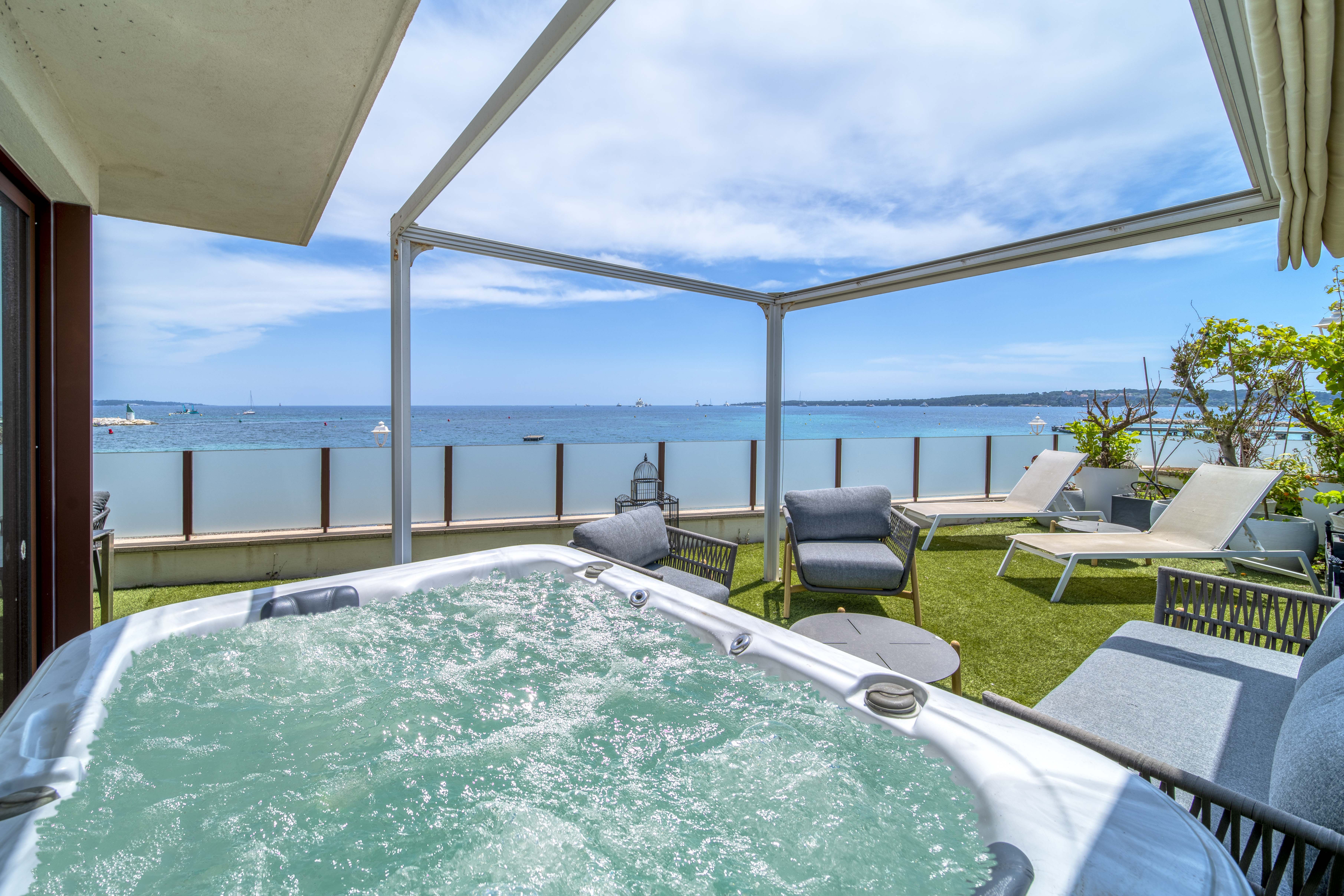 Appartement vue mer jacuzzi à louer Cannes
