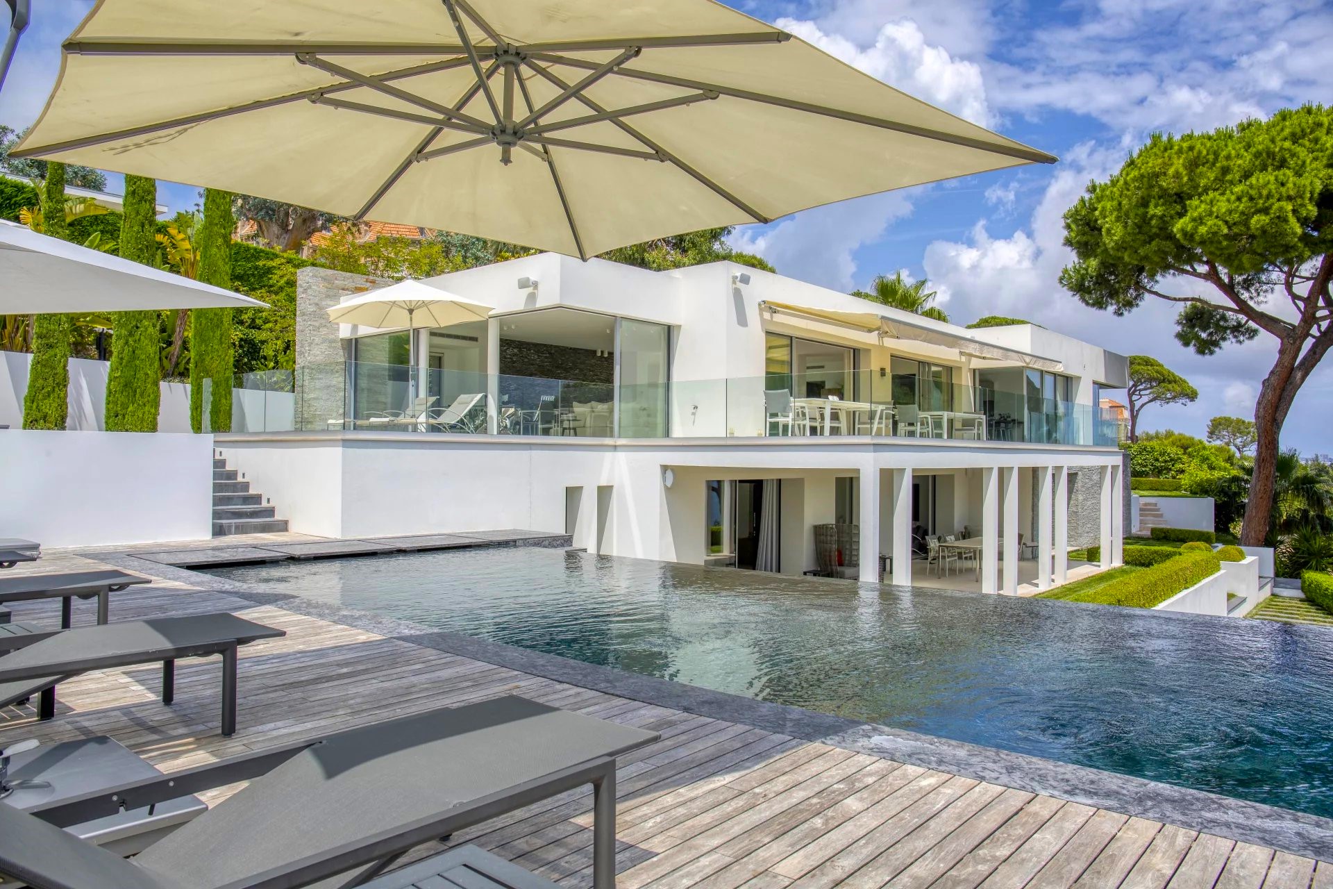 Villa contemporaine vue mer Cannes